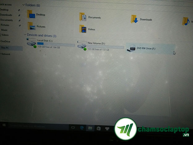 Màn hình laptop bị lỗi đốm - chamsoclaptop.vn